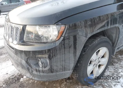 2016 Jeep Compass Latitude z USA, uszkodzony, nr VIN 1C4NJCEA6GD769806